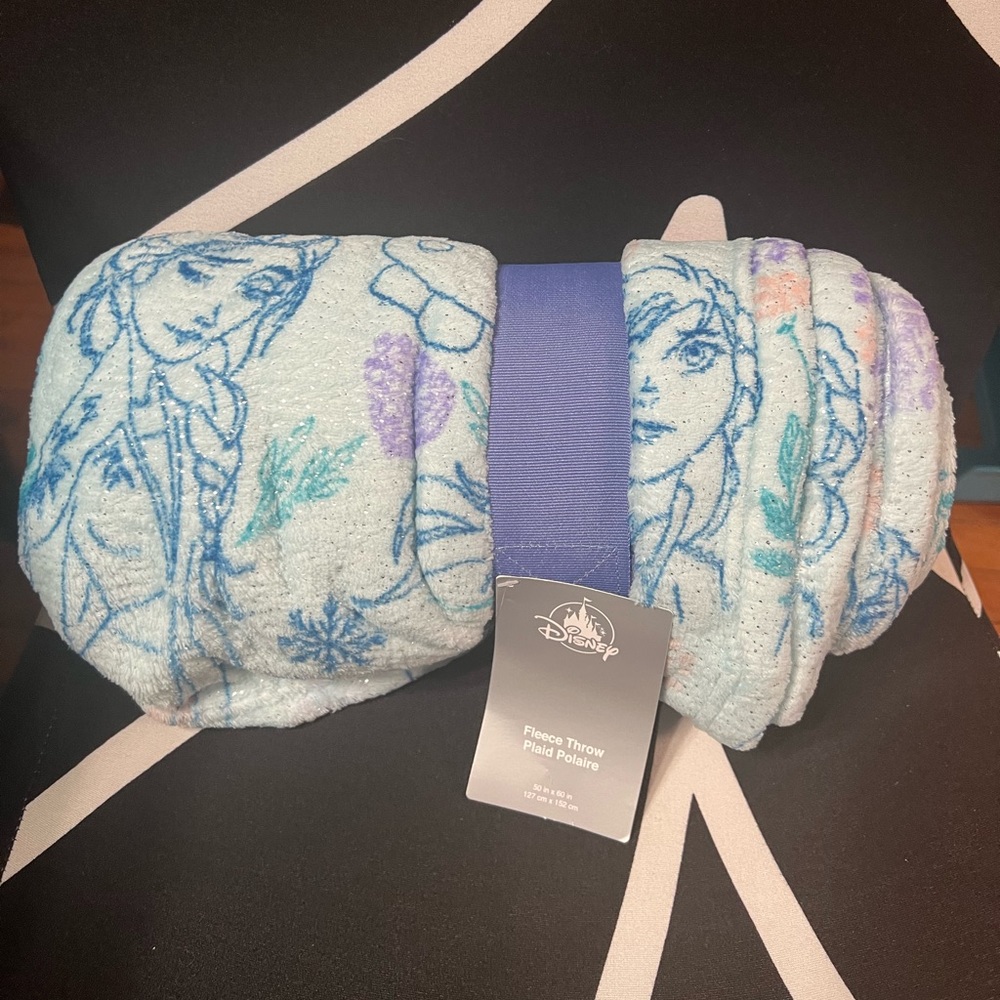 Disney’s Frozen Fleece Throw